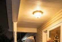 Snow clung to my daughter’s hair as she knocked—once, twice—on my parents’ door. It swung open and my mother’s voice sliced through the carols: “Not her. She’s a girl.” My father didn’t even look at her, just pointed back into the cold. My child whispered, “Mom… did I do something wrong?” Something in me snapped. I smiled, nodded… and chose a response that would haunt them long after Christmas lights went out. I did this—and it changed everything.