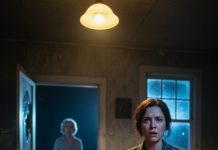 My mom’s house was literally falling apart—roof leaking, floors warping, walls cracking—so I came back to patch it and forget my divorce. Then my knuckles hit metal under a loose floorboard. A hidden safe. I typed my birthday. Click. Cash, photos… and a red-wax letter. I whispered, “Mom… why would you hide this?” The first line made my vision blur—because it wasn’t meant to protect me. It was meant to destroy someone.