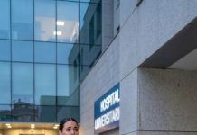 Me fui del hospital tras despedirme de mi esposo moribundo, vacía, llorando y sin fuerzas, cuando escuché a dos enfermeras decir en voz baja: “Ella no sabe la verdad… él no tendría que haber estado aquí”. Me quedé helada. ¿Qué estaban ocultando sobre el hombre con el que compartí mi vida? Me sequé el rostro, volví sobre mis pasos y juré descubrirlo… aunque la verdad me rompiera para siempre.