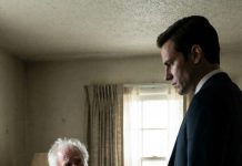 “Le rogué a mi propio hijo: ‘Por favor… devuélvemelo. Necesito ese dinero para sobrevivir’. Pero él solo me miró, frío como el hielo. ‘Ya no está’, dijo, antes de que su puño me lanzara al suelo. Robó todos los ahorros de mi vida para impresionar a la rica familia de su prometida con una boda lujosa, y luego me dejó enfermo, destrozado y traicionado. Pensé que lo había perdido todo… hasta que descubrió el único secreto que nunca le conté.”