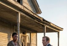 “No había comido en dos días cuando vi a la pareja de ancianos temblando afuera del restaurante. ‘Por favor… tomen el mío’, susurré, aunque los moretones ardían bajo mi camisa rota. Esa noche pensé que mi bondad me había costado todo. Pero a la mañana siguiente, un coche negro se detuvo frente a la puerta destrozada de mi casa, y un multimillonario se bajó mirando como si conociera toda la verdad. ‘Chico’, dijo con la voz temblorosa, ‘¿sabes quién soy?’”