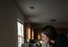 “I thought retirement would bring peace, not humiliation. The moment my children decided I was ‘useless’ without money, they turned me into their servant—firing the maid and ordering me around like I was nothing. That day, feverish and shaking, I collapsed onto my bed. Then my daughter-in-law stormed in. ‘Get up and wash the dishes!’ she screamed. When I couldn’t move, her hands struck me again and again… and that was the moment I made a decision they would never see coming: I would take back everything.”