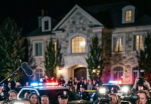 I stared at the transfer—500 million—and his message: “Don’t come see me again.” Rage drove me to his villa, only to find police tape, flashing cameras, and reporters screaming, “The young heir has been kidnapped!” Then a black car glided past. The window slid down. He sat in the dark and said, “Don’t look for me.” But his hand pressed against the glass, trembling—begging me to do exactly the opposite. What was he trying to save me from?