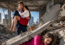 During the earthquake, I was trapped in the rubble with my feverish son, but my husband carried his sprained secretary to the ambulance. Just then, my father arrived by helicopter…