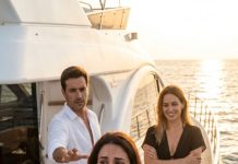 Mi esposo me miró con falsa desesperación. —“¡Cariño, aguanta!” Qué actor tan perfecto. Hace cinco segundos, él mismo había susurrado en mi oído: —“Muérete… y llévate al niño contigo.” Cuando el agua cubrió mi rostro, comprendí su plan. Pero también recordé algo que ellos olvidaron revisar antes de matarme. Mi reloj.