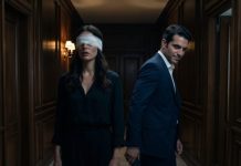 Tengo los ojos vendados tras un complejo trasplante de córnea y avanzo a tientas, completamente ciega, cuando Vince me empuja escaleras abajo del sótano. “Eres una inútil ciega y pobre, Nora. Pudréte en la oscuridad”, gruñe antes de cerrar la puerta de acero. Caigo en silencio… hasta que me quito las vendas: veo perfectamente. Marco una transferencia offshore que lo arruinará. Y él aún no sabe que lo he condenado