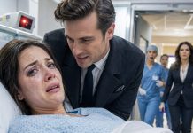 No podía mover ni un dedo cuando David arrancó la vía de mi mano amoratada. «Tú y ese bastardo inútil solo sois parásitos, Sarah», escupió, convencido de que yo estaba indefensa. Las alarmas comenzaron a sonar, pero él no vio cómo mi pulgar rozaba el botón oculto bajo la sábana. Sonreí entre lágrimas. «Repite eso, David… esta vez mirando a la cámara». Entonces, la puerta de recuperación se abrió.