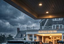 “‘Your sister needs us more,’ my mom said as they loaded their luggage into the car and left me standing alone outside a Cape Cod hotel. I watched them drive away without looking back. That was the moment something inside me broke. So I turned off my phone, erased every trace of myself, and disappeared. A month later, they finally realized I was gone… but by then, it was far too late.”