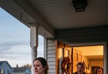 “‘That baby will never carry our family name!’ my father shouted as he slammed the door in my face. My mother’s final words were even colder: ‘You’ve embarrassed us enough.’ At seventeen, pregnant and homeless, I thought losing my family was the worst pain I’d ever feel… until twenty years later, they came begging for the one person they had thrown away. But would I save them… or let them lose everything?”