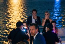 La noche de la fiesta más lujosa en un yate privado parecía un sueño… hasta que descubrí que todos sonreían porque esperaban mi caída. Mi propio esposo levantó su copa y susurró: “Esta vez nadie podrá salvarte”. Sentí el sabor extraño del vino y entendí que aquella celebración era una trampa. Pero ellos no sabían que yo había descubierto su secreto antes de caer al mar…