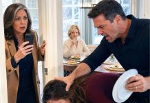 I went to my daughter’s house without wa:rning and was stunned by what I saw. Her husband and mother-in-law sat calmly at the table, eating, while she stood in the kitchen washing dishes, trembling from the cold. Then her husband suddenly grabbed a plate and snapped impatiently, “Stop with the dishes and bring more food.”