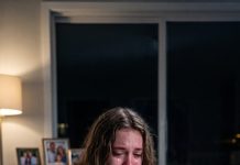 I thought earning a near-perfect SAT score would finally make my parents proud. Instead, they packed their suitcases, took my siblings on a family vacation, and left me sleeping alone in the living room. That night, I quietly left our family group chat and blocked everyone. Then my phone exploded. “Please answer. We need to talk.” But after years of being invisible, I wasn’t sure I wanted to listen anymore.