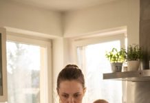 Just as I was preparing breakfast while plugging in my husband’s iPad on the kitchen counter, I happened to glance over as the screen suddenly lit up with a notification. A single text message flashed across the display, leaving me completely frozen in place. Staring at the screen, I gasped out loud, “No… this cannot be happening.” What horrifying double life was my husband hiding right under my nose?